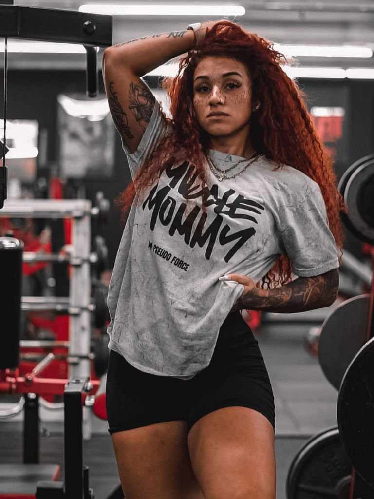 MUSCLE MOMMY SPLATTER TEE