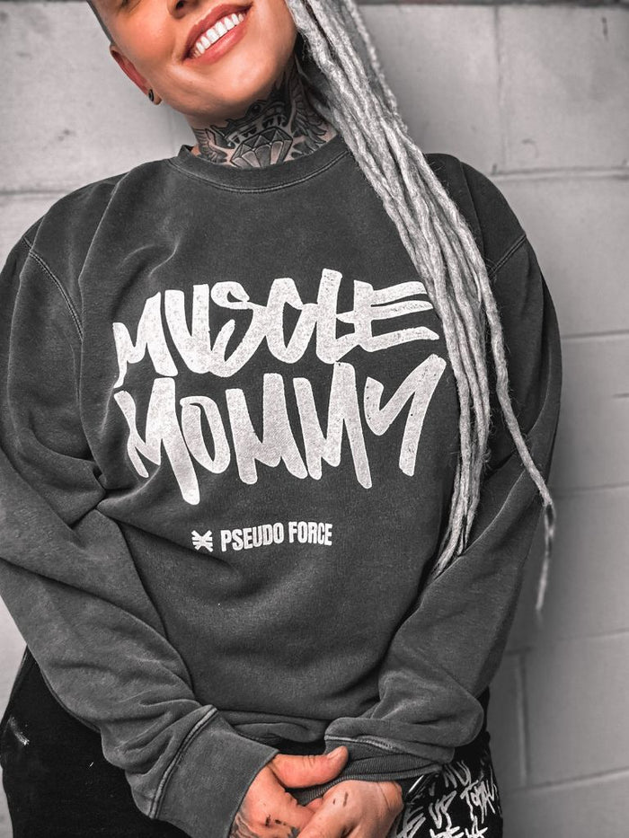 MUSCLE MOMMY CREWNECK