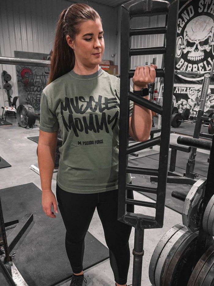 MUSCLE MOMMY OD MILITARY GREEN TEE