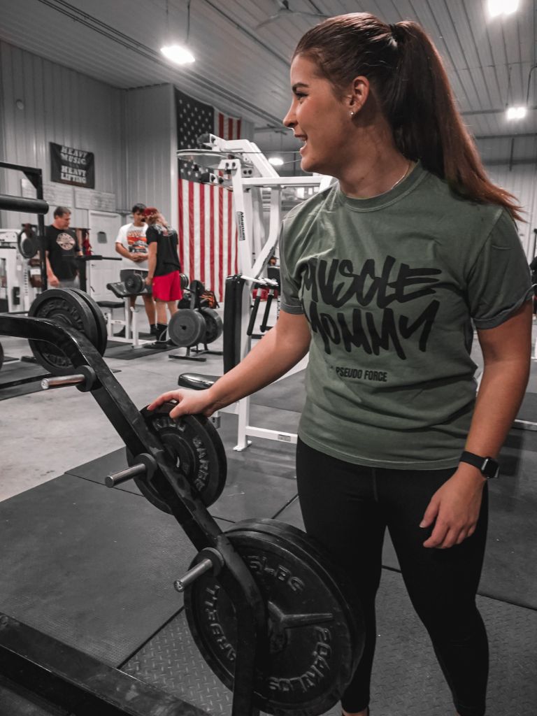 MUSCLE MOMMY OD MILITARY GREEN TEE