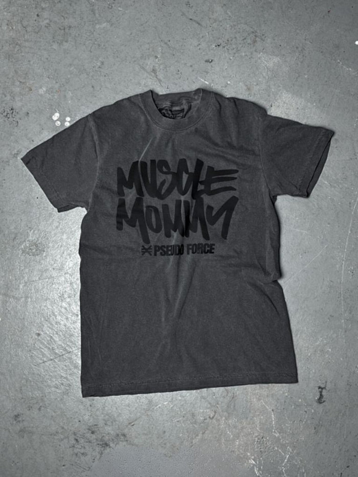 MUSCLE MOMMY BLACKOUT TEE