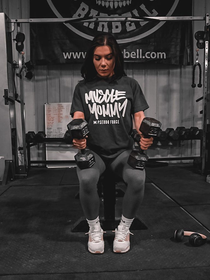 Muscle mommy gray Tee